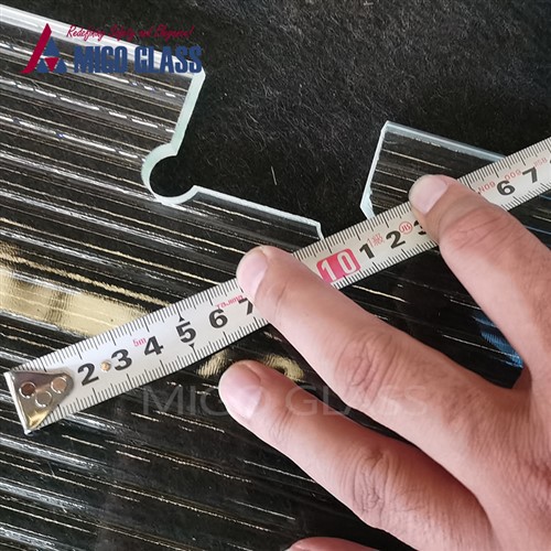 Cửa tắm kính có rãnh