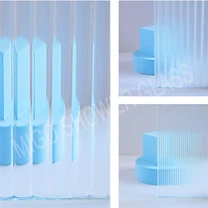 Kính có hoa văn sắt thấp