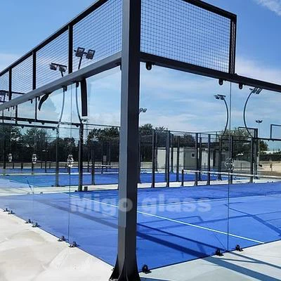 Padel thủy tinh nóng tính