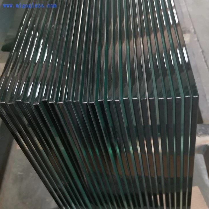 Glass railing with safety corner
